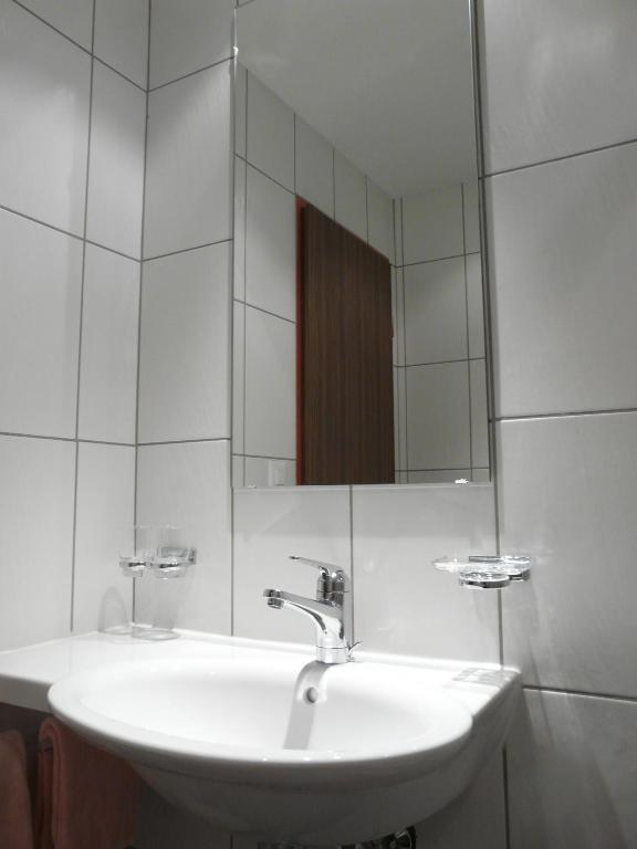 Hotel Garni Domino Саас-Фее Стая снимка