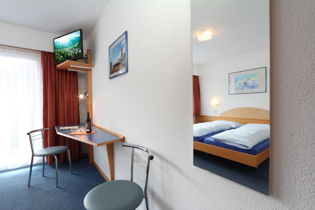 Hotel Garni Domino Саас-Фее Екстериор снимка